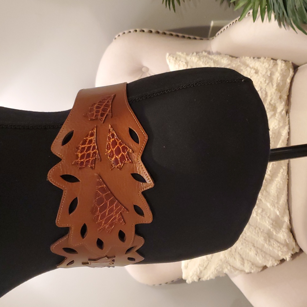 Oscar de la Renta Genuine Alligator Belt with Cut-Out Design - Picture 13 of 16